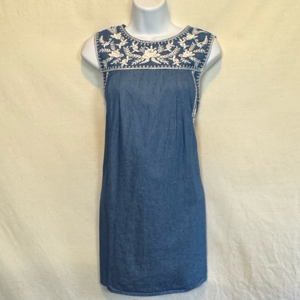 C-180 En‎ Crème Denim Embroidered Sleeveless MIDI Dress Size S